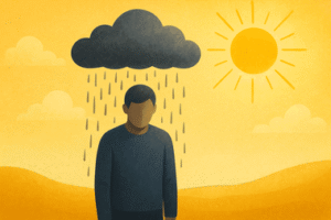 אדם עומד תחת ענן אפור וגשום בעוד מסביבו השמש זורחת – אלימות רגשית מצד בעלי